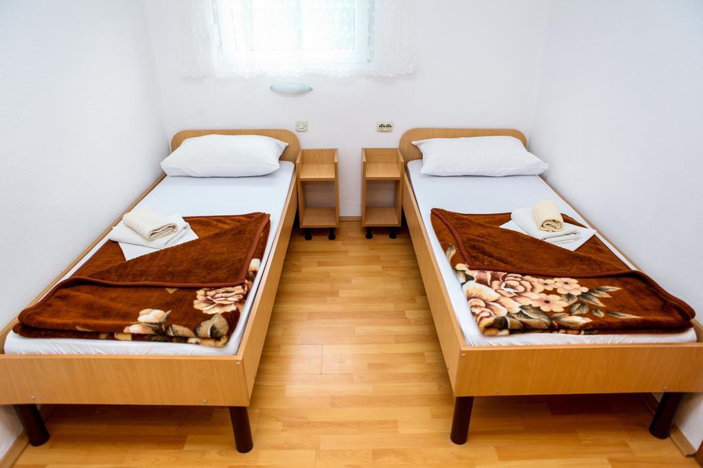 Ana Stjepan Nikolic - Pilgrim'S 2Nd Home Medjugorje Room photo