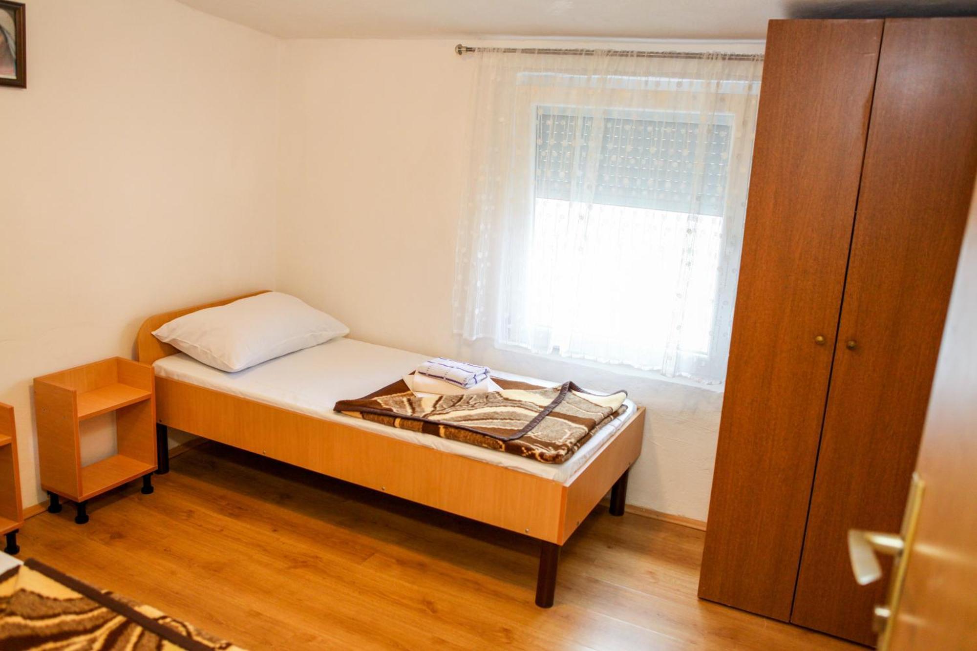 Ana Stjepan Nikolic - Pilgrim'S 2Nd Home Medjugorje Room photo